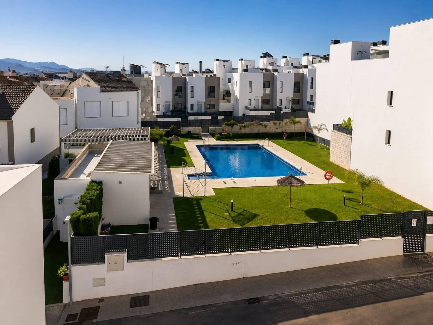 3 sovrum Radhus till salu i Alhaurin de la Torre med pool - 614 000 € (Ref: 10022474)