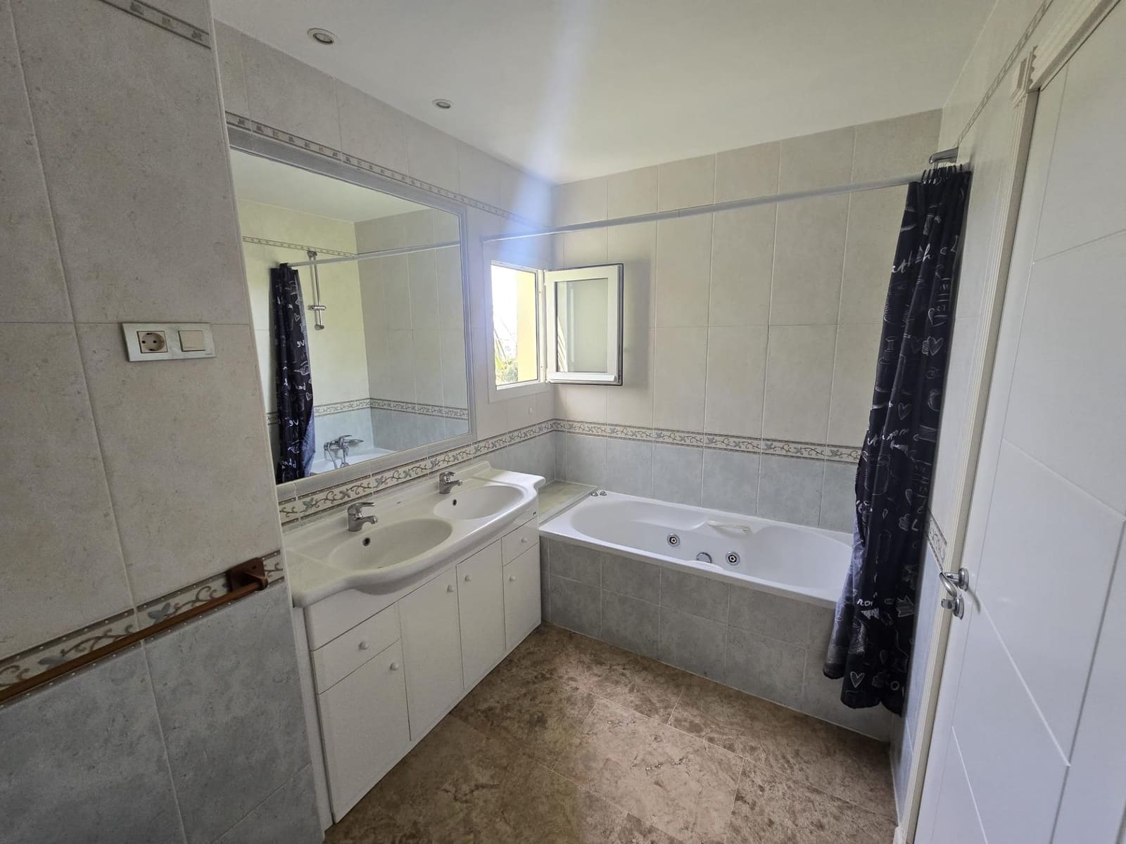 2 bedroom Flat for sale in Riviera del Sol with pool garage - € 330,000 (Ref: 10047311)