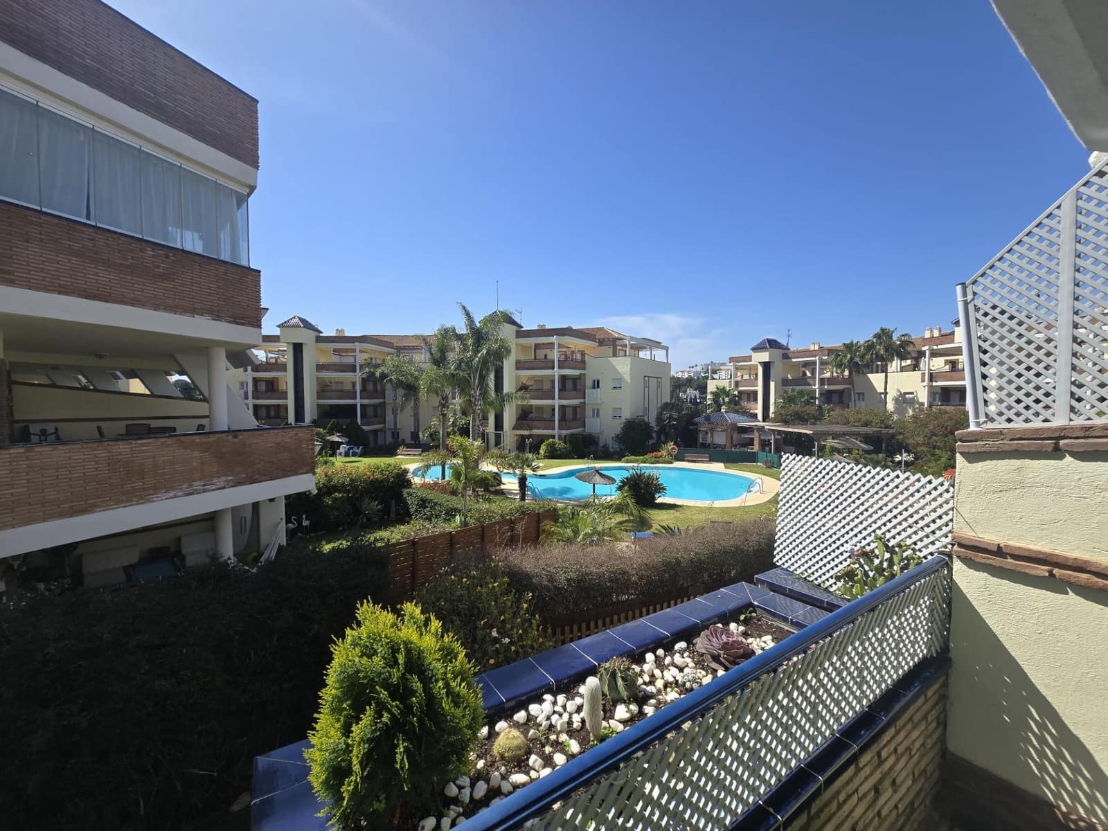 2 bedroom Flat for sale in Riviera del Sol with pool garage - € 330,000 (Ref: 10047311)