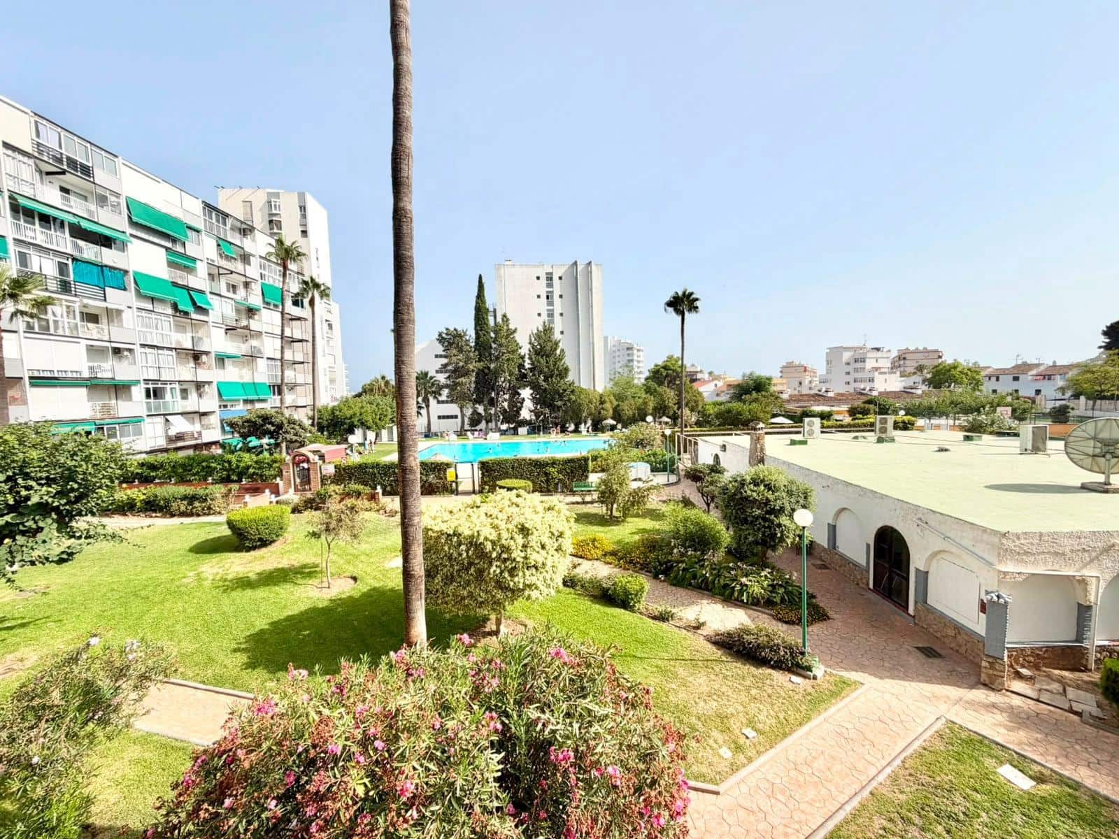 2 makuuhuone Asunto myytävänä paikassa Benalmadena mukana uima-altaan - 305 000 € (Ref: 10078356)