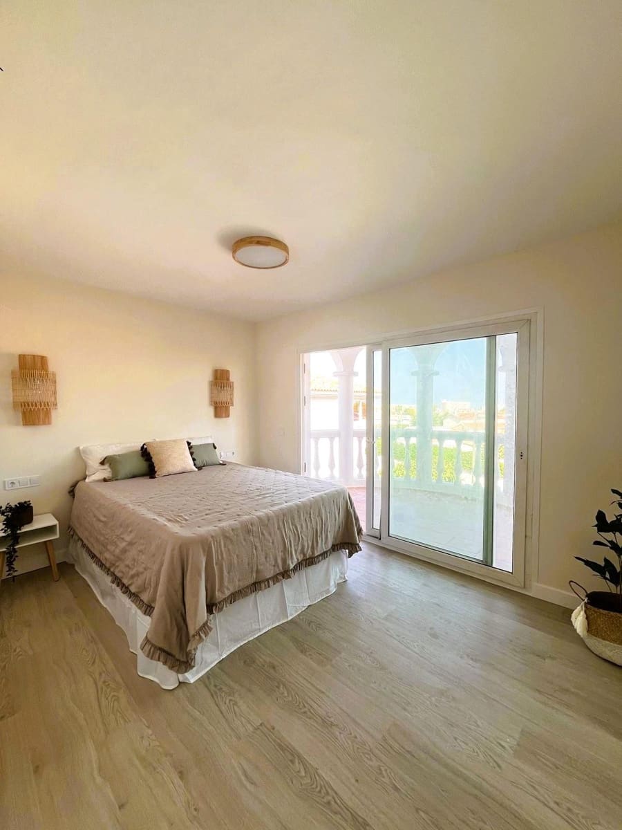5 soverom Villa til salgs i Arroyo de la Miel med svømmebasseng garasje - € 950 000 (Ref: 10086123)