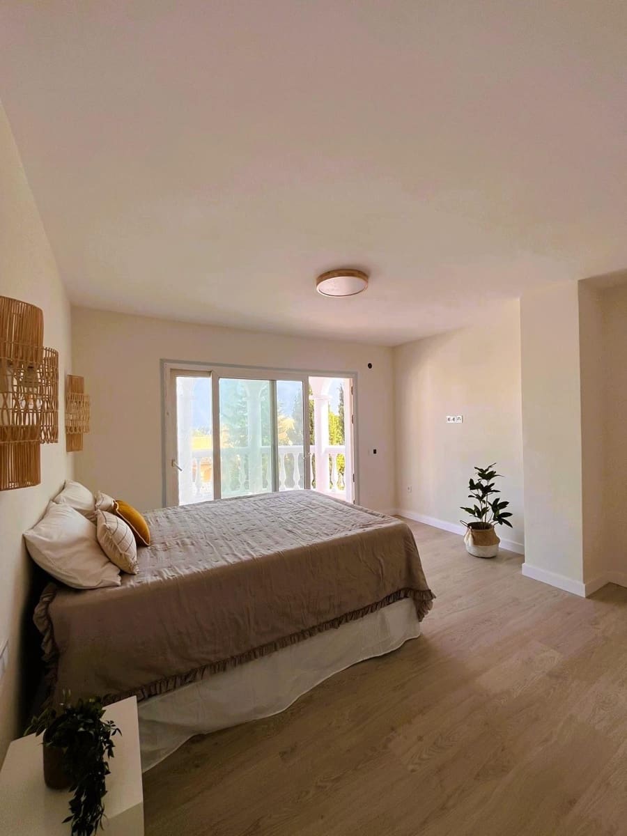 5 soverom Villa til salgs i Arroyo de la Miel med svømmebasseng garasje - € 950 000 (Ref: 10086123)