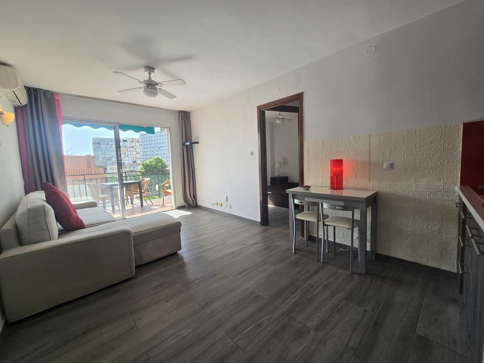 Piso de 1 habitación en Torremolinos en venta con piscina - 220.000 € (Ref: 10159675)