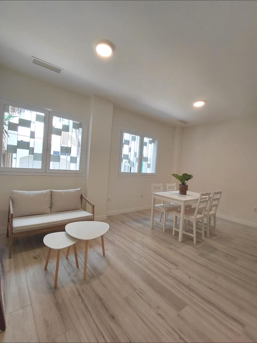 Flat for sale in Malaga city - € 200,000 (Ref: 10168729)