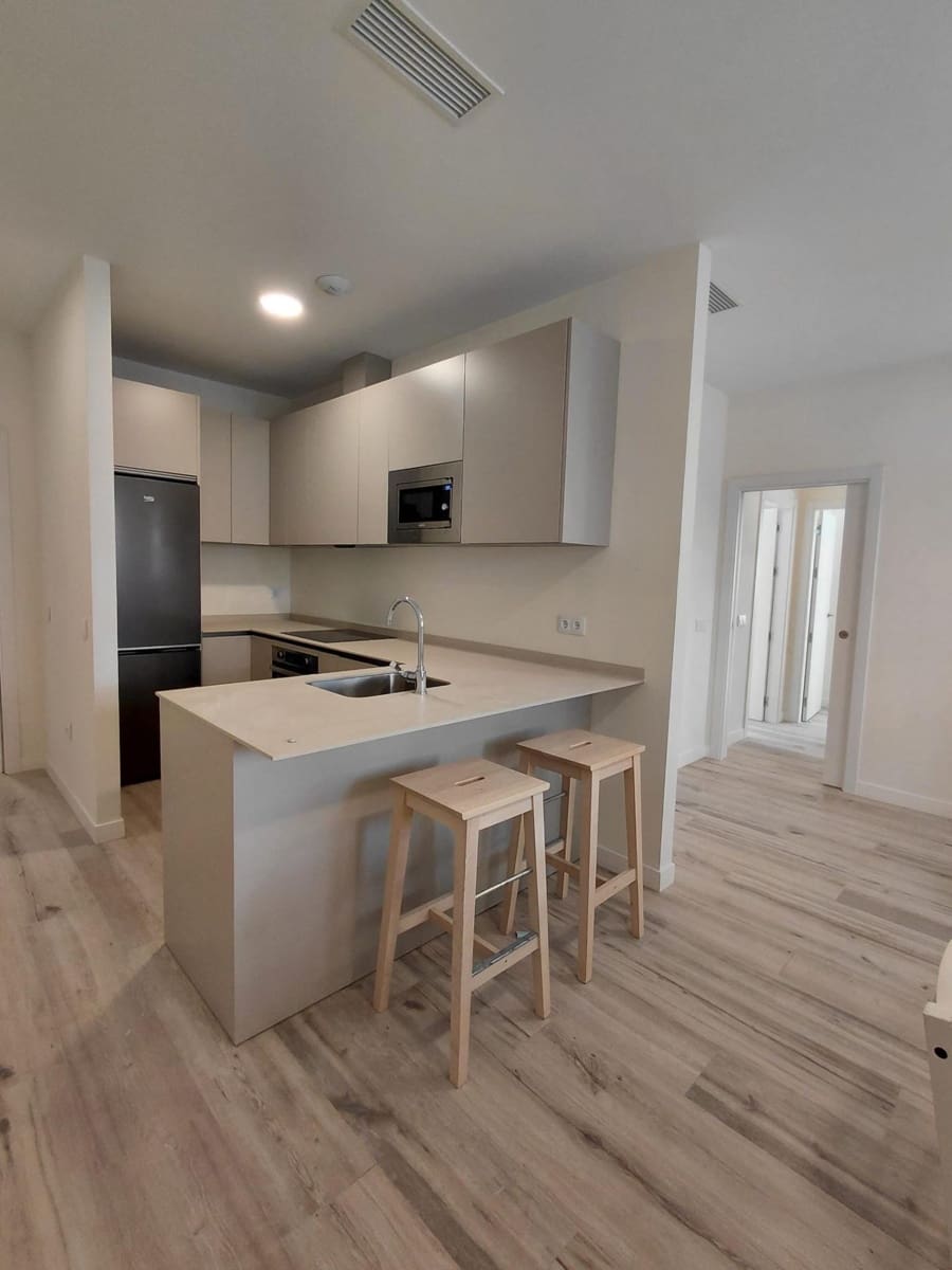 Flat for sale in Malaga city - € 200,000 (Ref: 10168729)