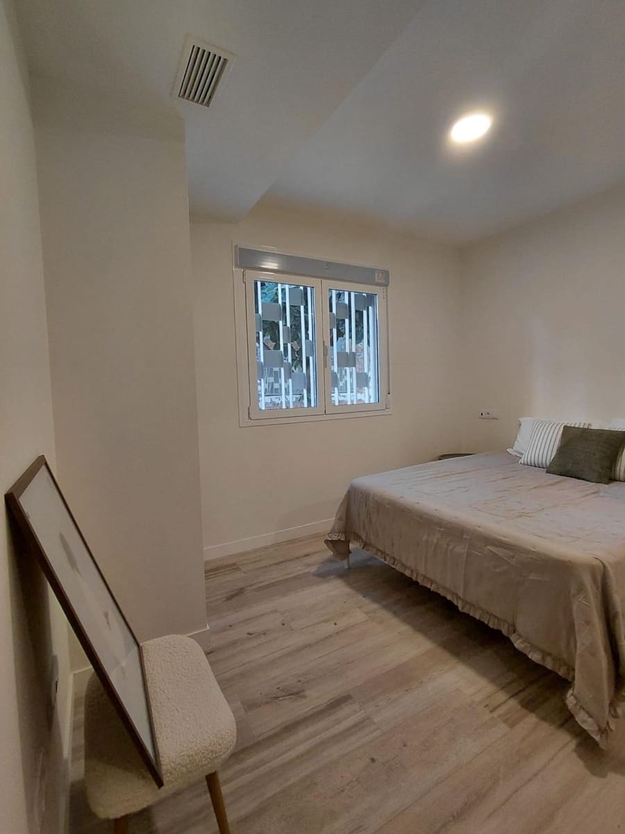 Flat for sale in Malaga city - € 200,000 (Ref: 10168729)