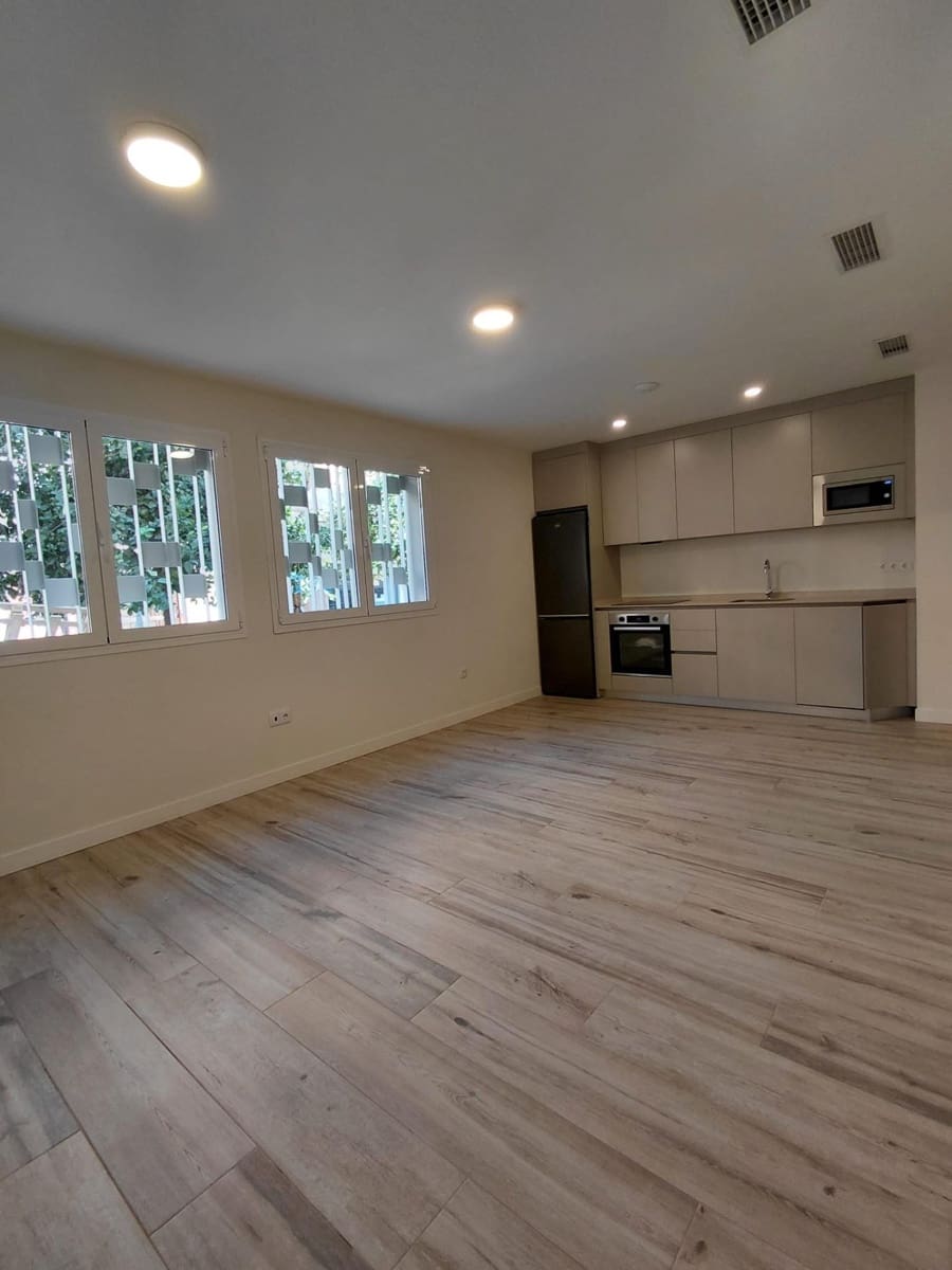 Flat for sale in Malaga city - € 200,000 (Ref: 10168729)