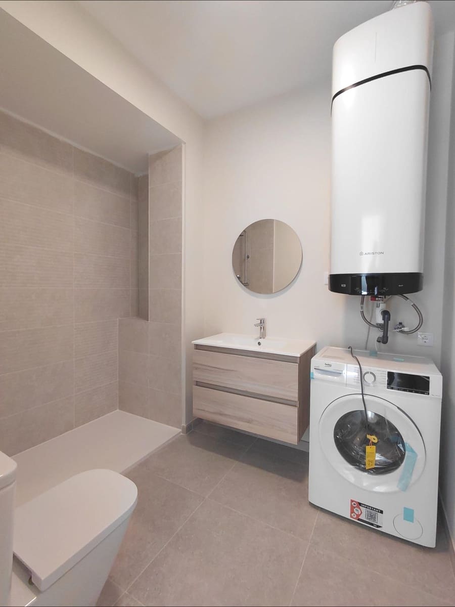 Flat for sale in Malaga city - € 200,000 (Ref: 10168729)