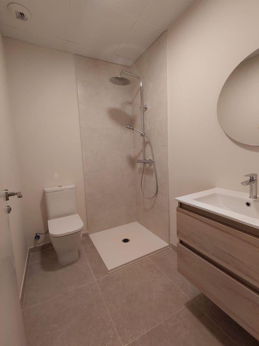 Flat for sale in Malaga city - € 200,000 (Ref: 10168729)