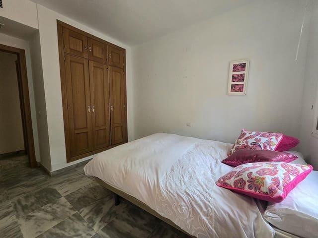 2 bedroom Flat for sale in Zona Centro Comercial Torrequebrada, Benalmádena with pool garage - € 434,500 (Ref: 10171590)