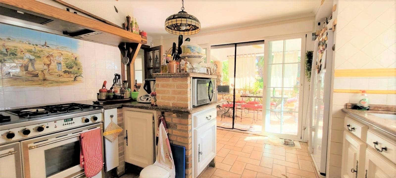 5 bedroom Villa for sale in Torremolinos with pool garage - € 895,000 (Ref: 9163645)