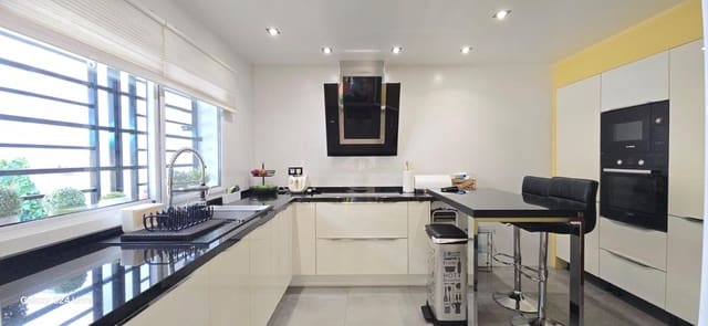 4 chambre Villa/Maison Mitoyenne à vendre à Torremolinos avec piscine garage - 679 000 € (Ref: 9165668)