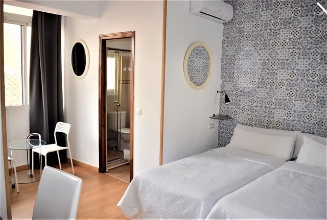 15 slaapkamer Hotel te koop in Torremolinos - € 2.850.000 (Ref: 9215348)