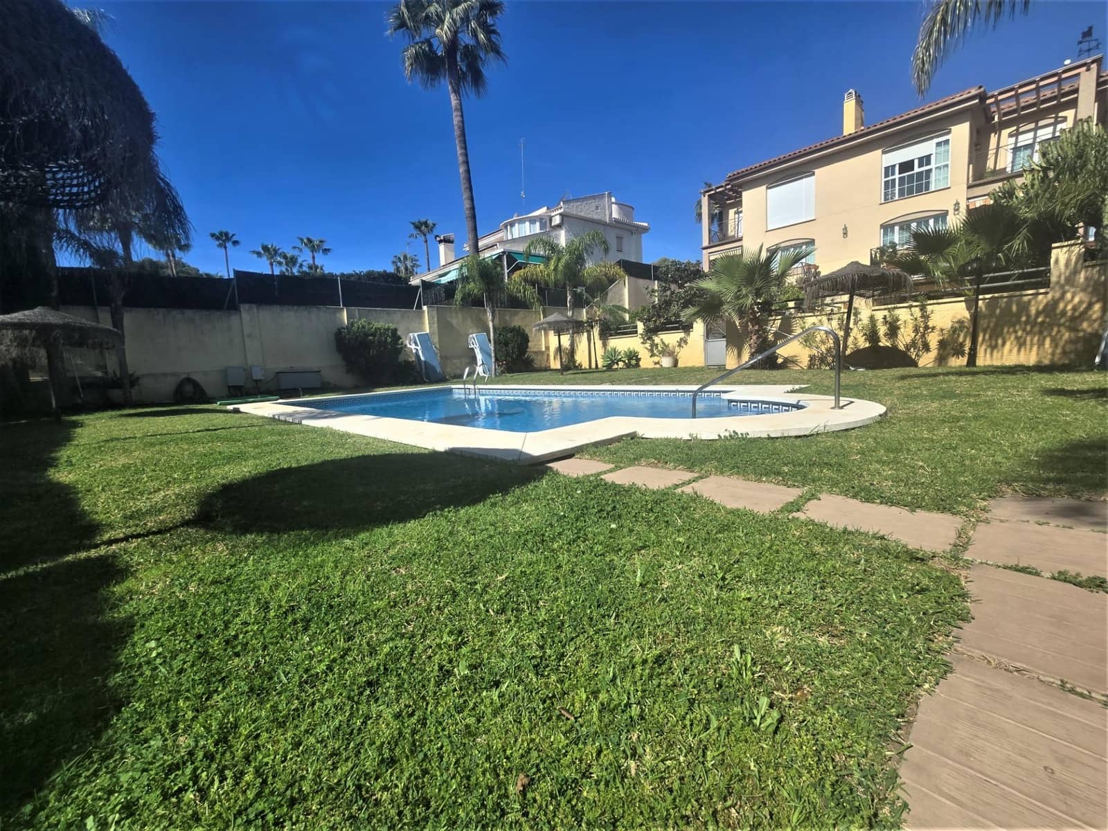 Casa de 5 habitaciones en Torremolinos en venta con piscina garaje - 700.000 € (Ref: 9300990)