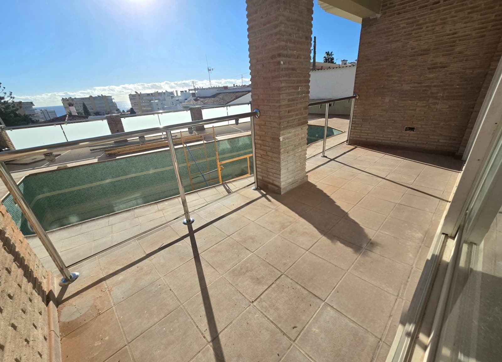 3 makuuhuone Huoneisto myytävänä paikassa Torremolinos mukana uima-altaan 
autotalli - 590 000 € (Ref: 9373778)