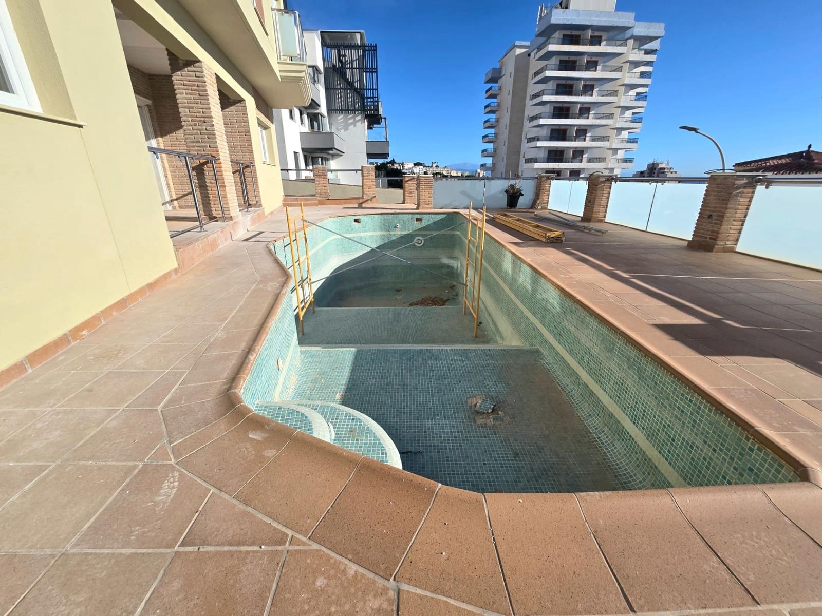 3 makuuhuone Huoneisto myytävänä paikassa Torremolinos mukana uima-altaan 
autotalli - 590 000 € (Ref: 9373778)