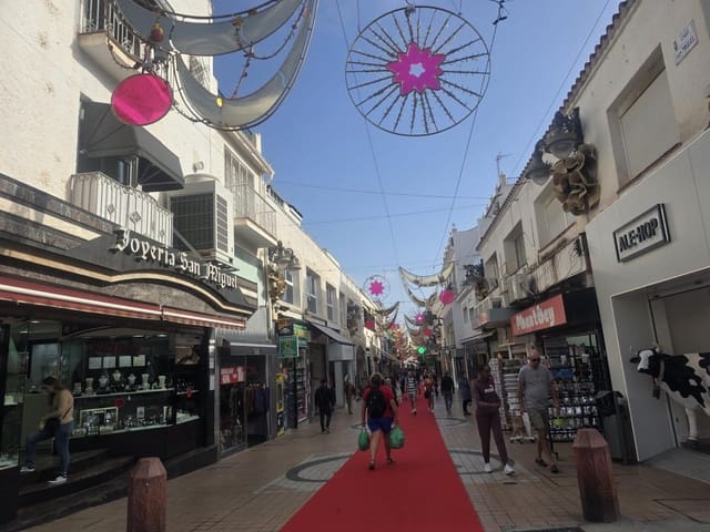 Erhverv til leje i Torremolinos - € 1.600 (Ref: 9385520)