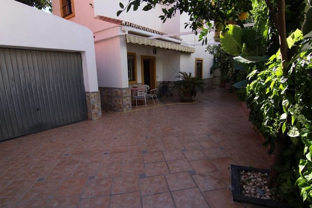 2 soverom Villa til salgs i Torremolinos med garasje - € 635 000 (Ref: 9415846)