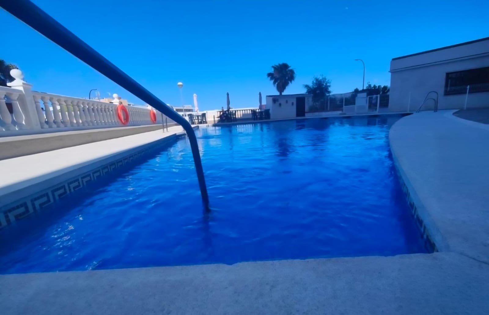 Piso de 2 habitaciones en Torremolinos en venta con piscina - 399.000 € (Ref: 9446270)