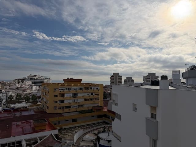 Piso de 3 habitaciones en Torremolinos en venta - 335.000 € (Ref: 9516018)