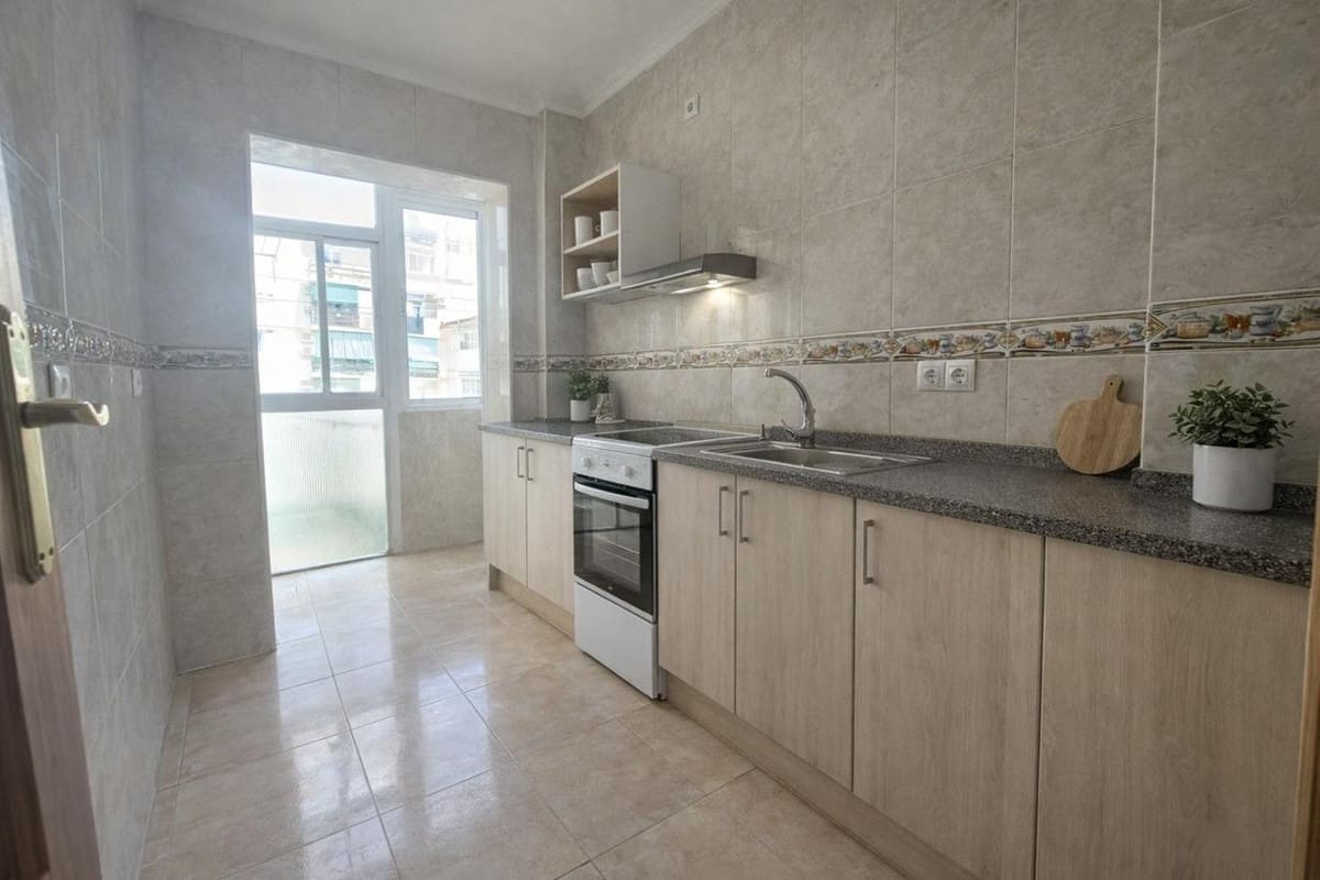 3 bedroom Apartment for sale in Torremolinos - € 220,000 (Ref: 9568503)