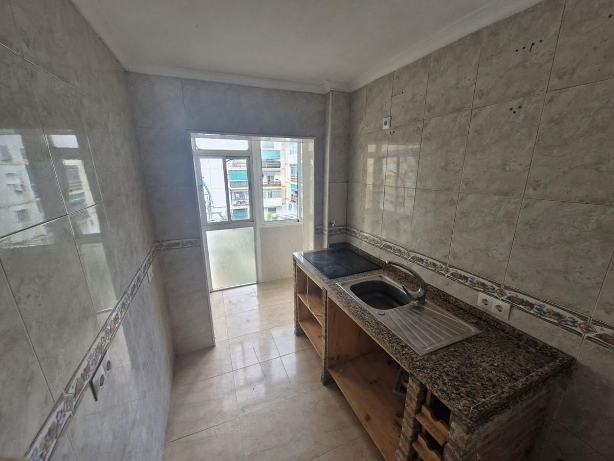 3 bedroom Apartment for sale in Torremolinos - € 220,000 (Ref: 9568503)