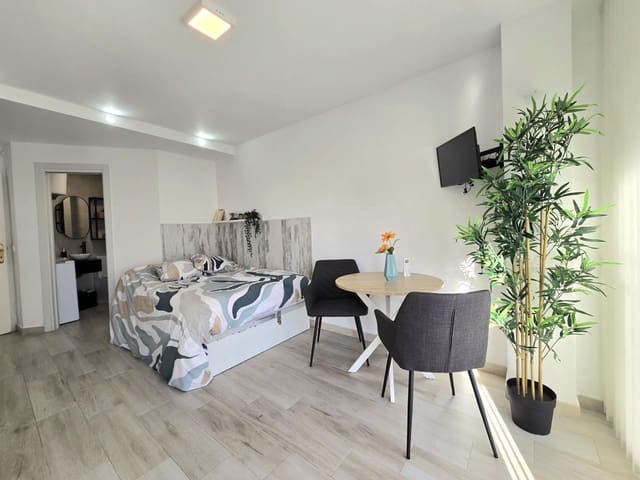 Studio till salu i Torremolinos med pool - 191 000 € (Ref: 9604918)