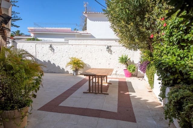 4 Zimmer Villa zu verkaufen in Benalmadena Costa, Benalmádena mit Pool Garage - 750.000 € (Ref: 9656011)