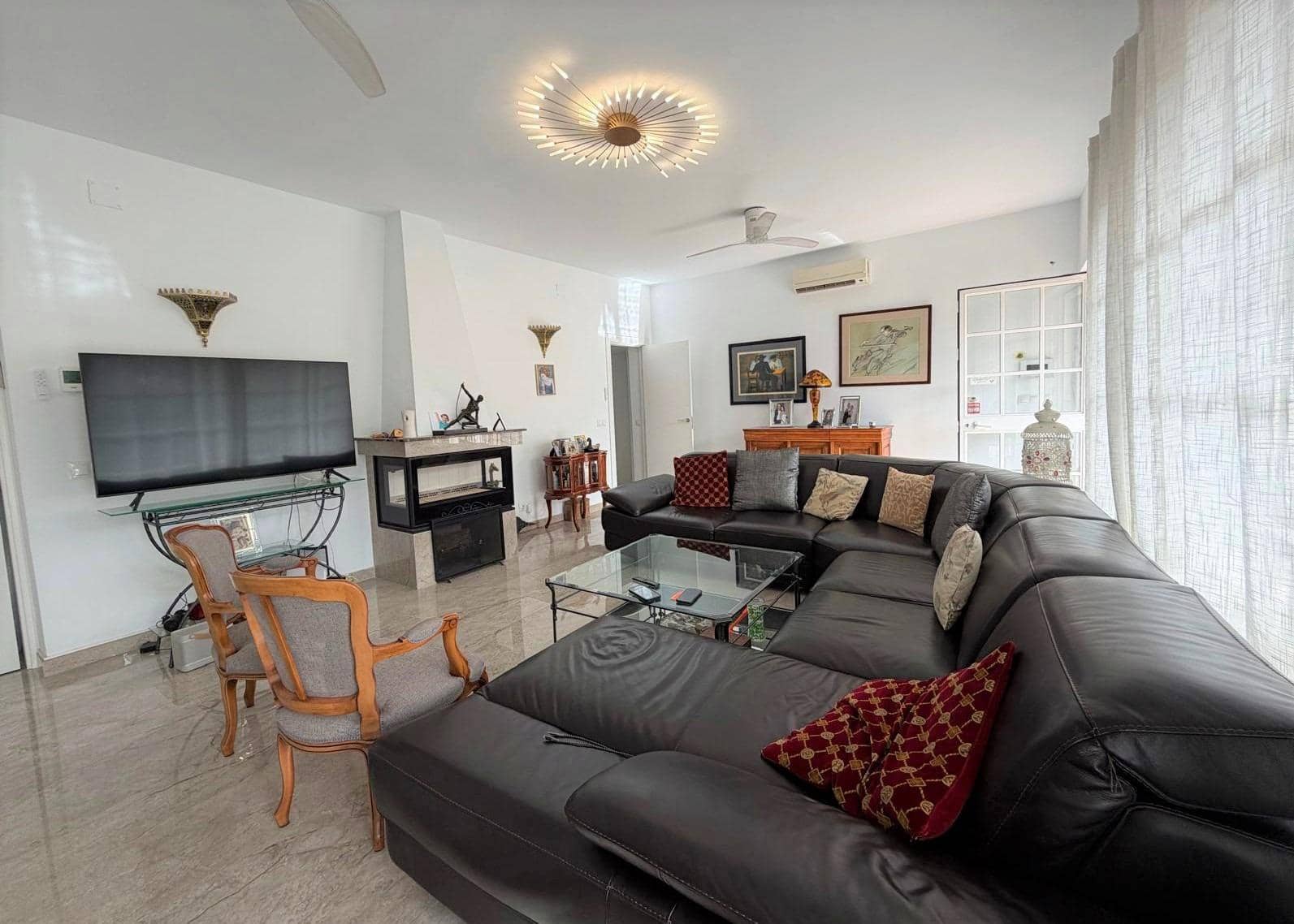 4 Zimmer Villa zu verkaufen in Benalmadena Costa mit Pool Garage - 750.000 € (Ref: 9656011)