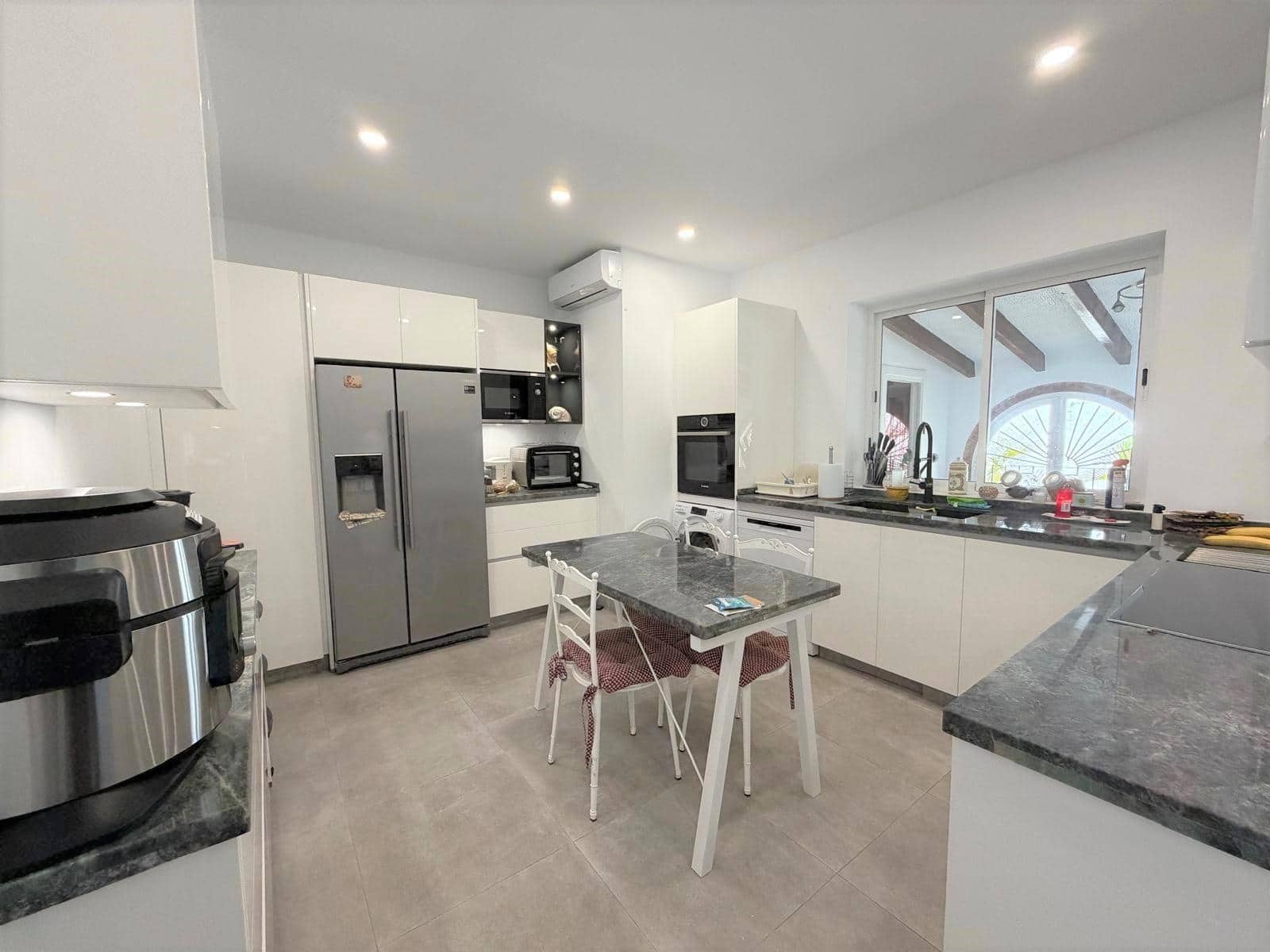 4 Zimmer Villa zu verkaufen in Benalmadena Costa mit Pool Garage - 750.000 € (Ref: 9656011)