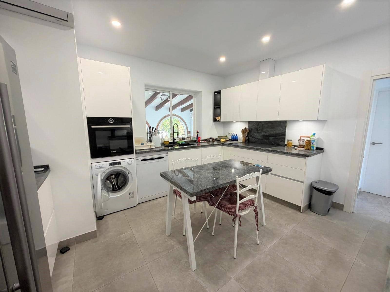 4 Zimmer Villa zu verkaufen in Benalmadena Costa mit Pool Garage - 750.000 € (Ref: 9656011)