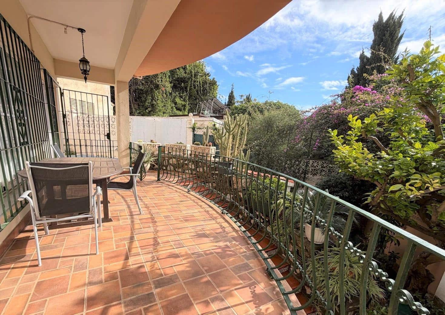 4 Zimmer Villa zu verkaufen in Benalmadena Costa mit Pool Garage - 750.000 € (Ref: 9656011)