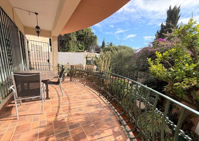 4 Zimmer Villa zu verkaufen in Benalmadena Costa, Benalmádena mit Pool Garage - 750.000 € (Ref: 9656011)