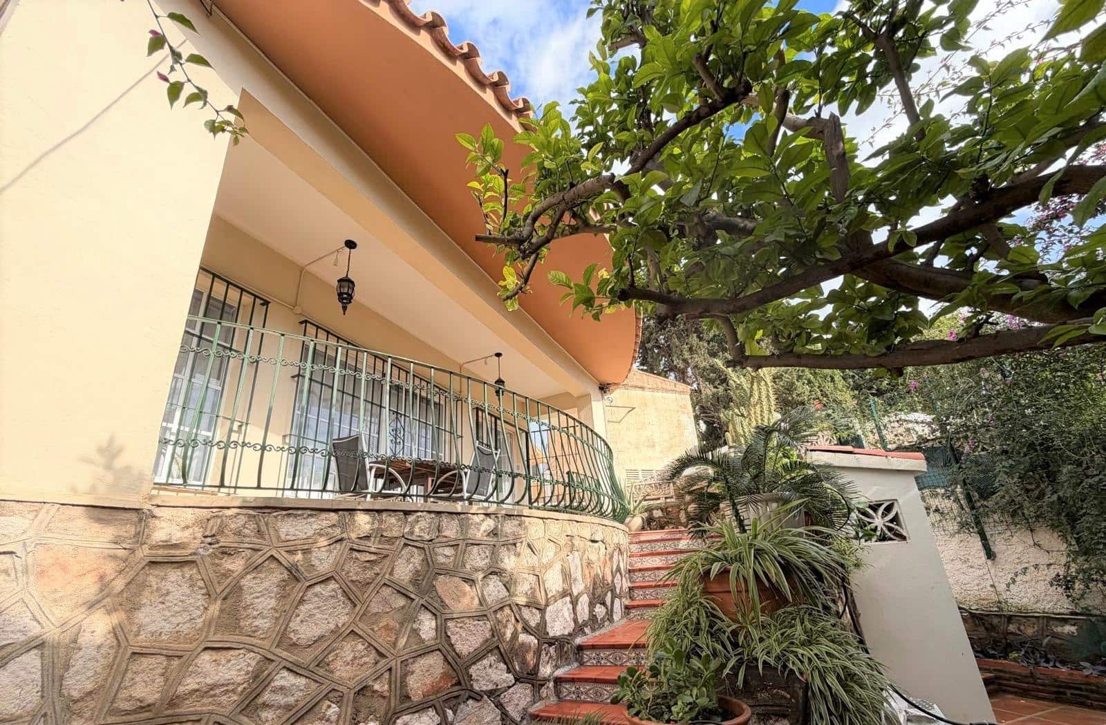 4 Zimmer Villa zu verkaufen in Benalmadena Costa mit Pool Garage - 750.000 € (Ref: 9656011)