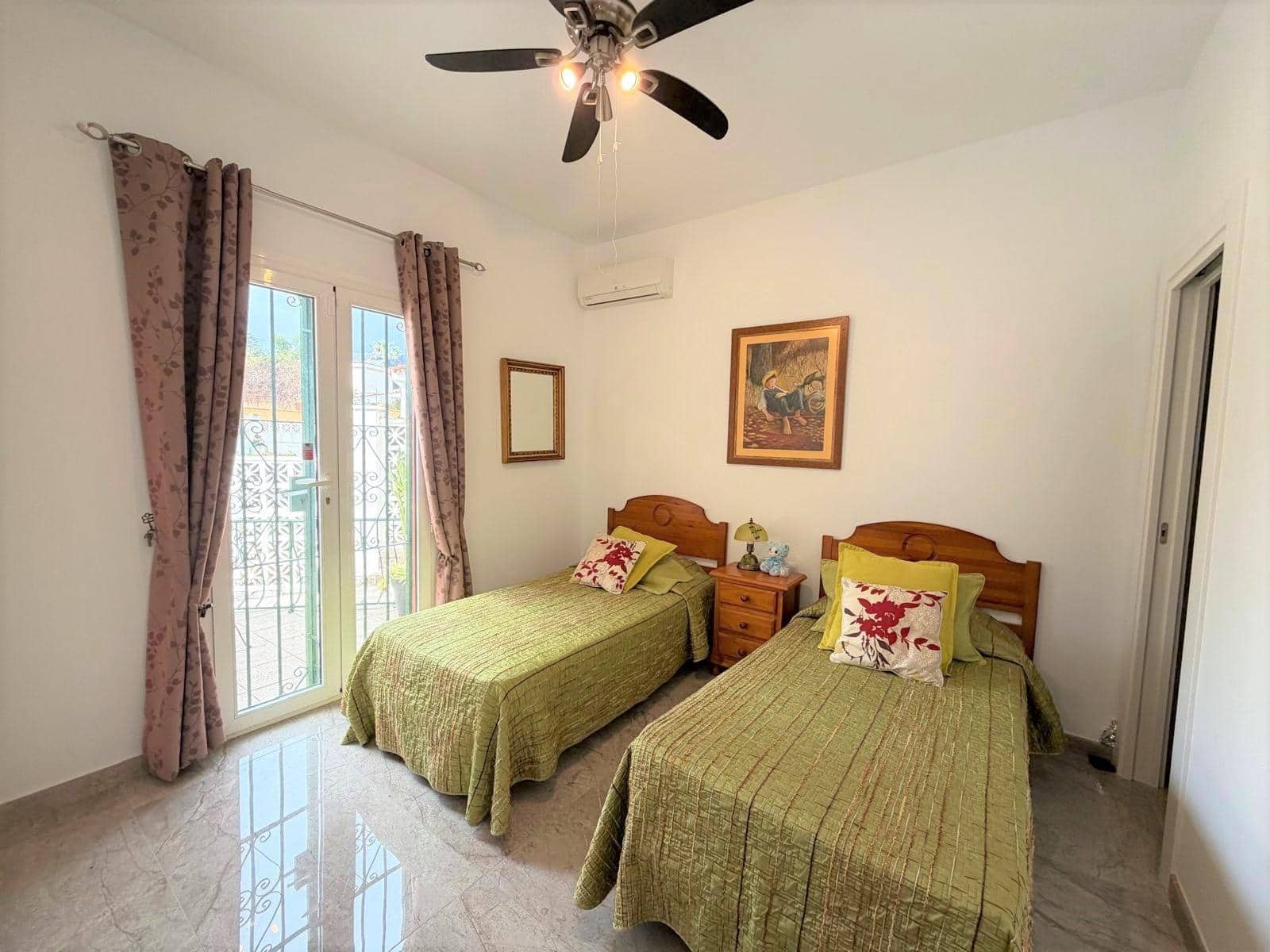 4 Zimmer Villa zu verkaufen in Benalmadena Costa mit Pool Garage - 750.000 € (Ref: 9656011)