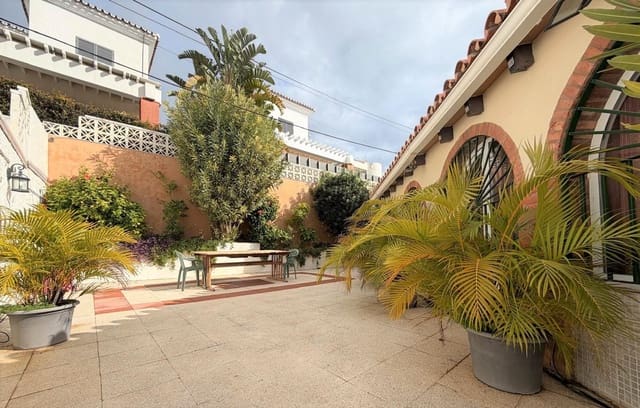 4 Zimmer Villa zu verkaufen in Benalmadena Costa, Benalmádena mit Pool Garage - 750.000 € (Ref: 9656011)