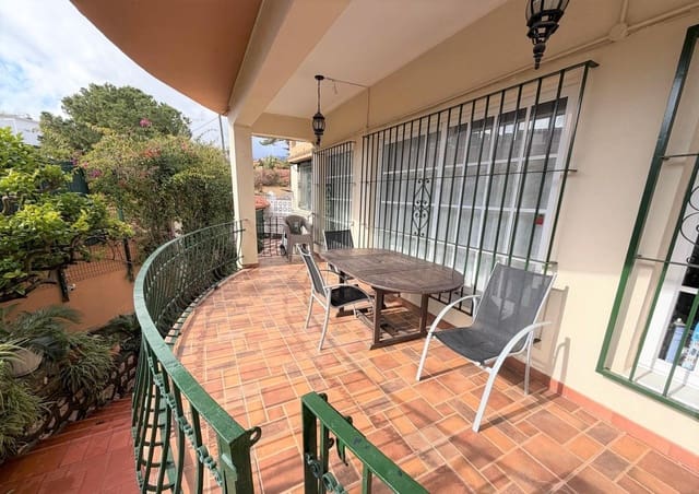 4 Zimmer Villa zu verkaufen in Benalmadena Costa, Benalmádena mit Pool Garage - 750.000 € (Ref: 9656011)