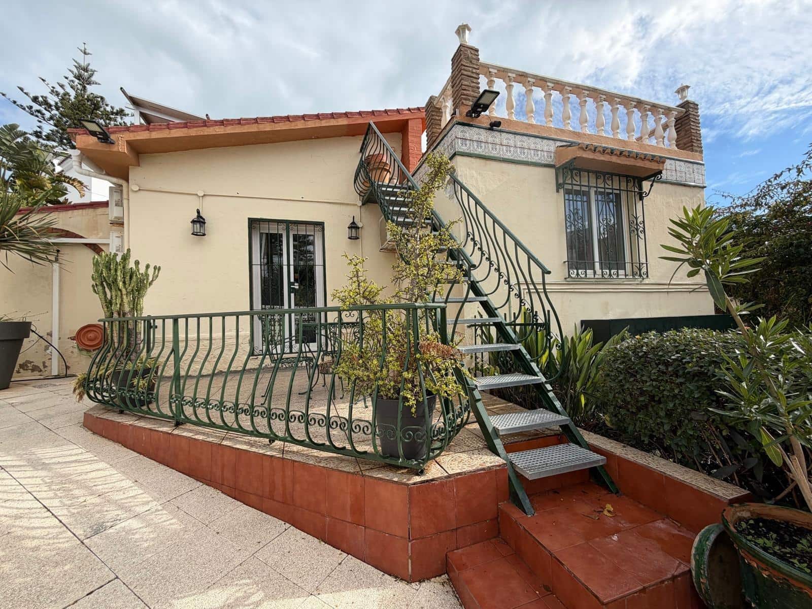 4 Zimmer Villa zu verkaufen in Benalmadena Costa mit Pool Garage - 750.000 € (Ref: 9656011)