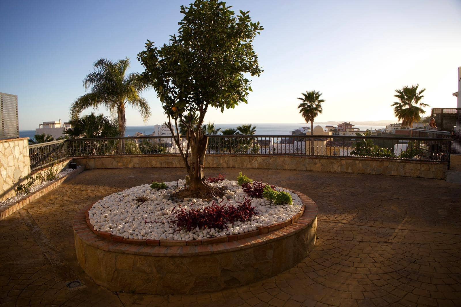 2 sovrum Lägenhet till salu i Torrequebrada med pool garage - 295 000 € (Ref: 9656816)