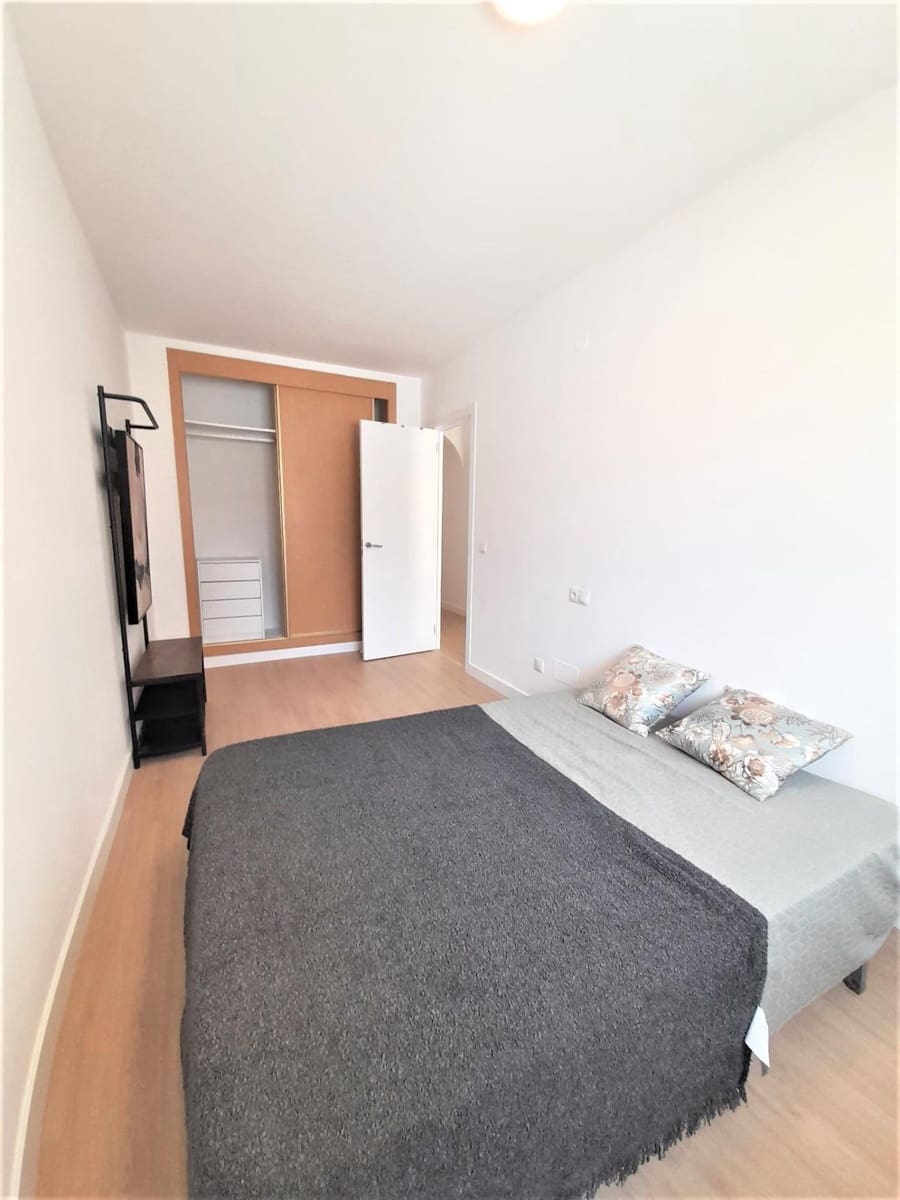 2 soveværelse Penthouse til salg i Malaga by med garage - € 330.000 (Ref: 9656819)