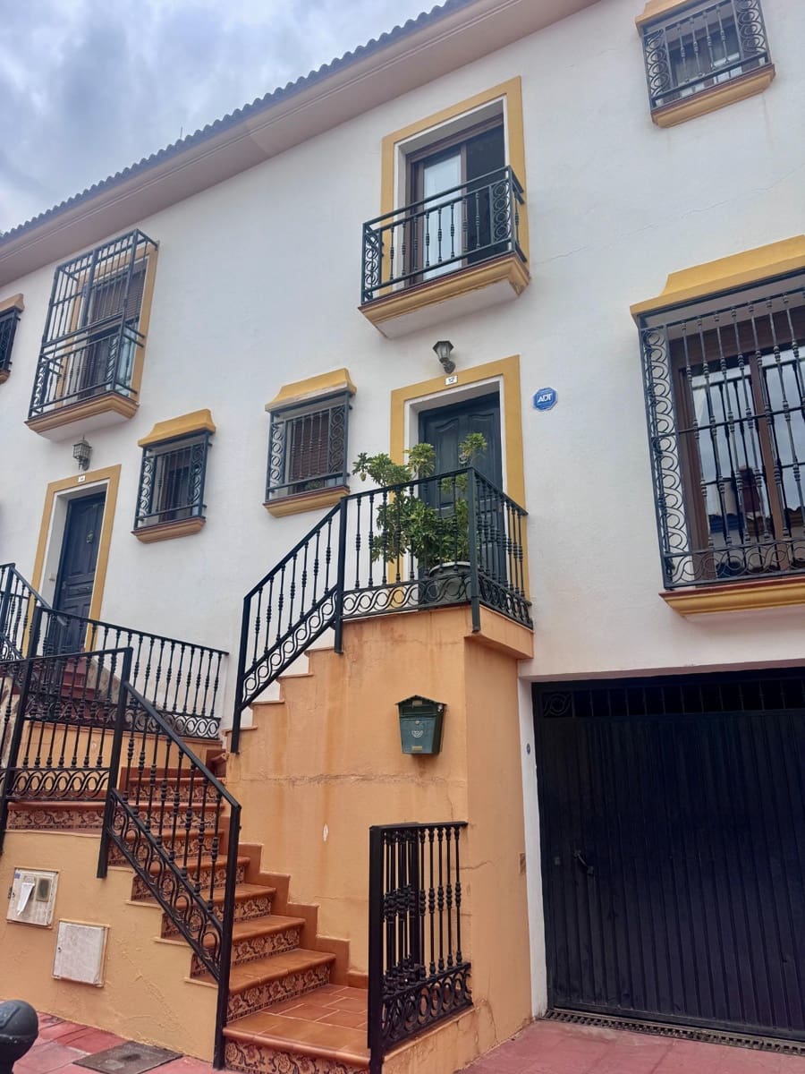 4 Zimmer Reihenhaus zu verkaufen in Benalmadena mit Garage - 410.000 € (Ref: 9656823)