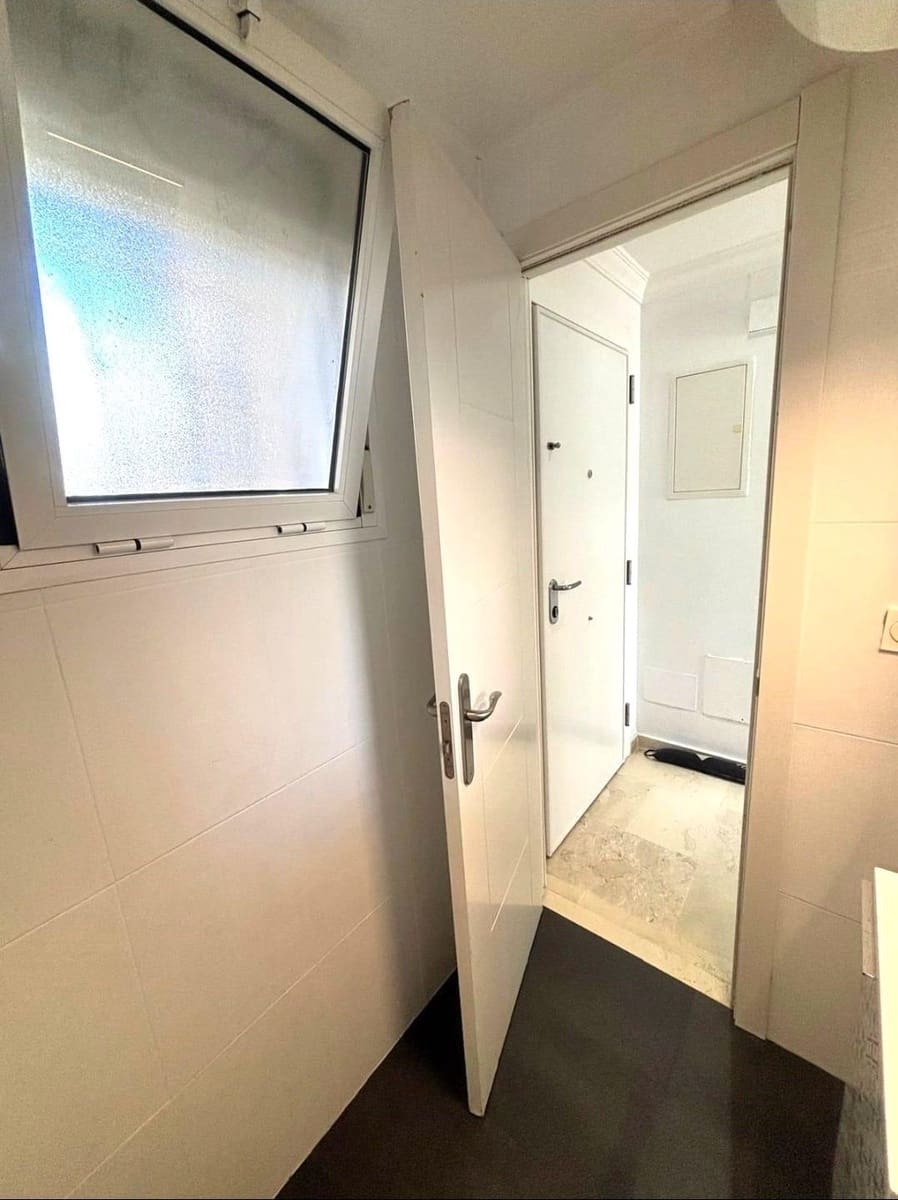 2 bedroom Flat for sale in Benalmadena with pool garage - € 290,000 (Ref: 9656828)