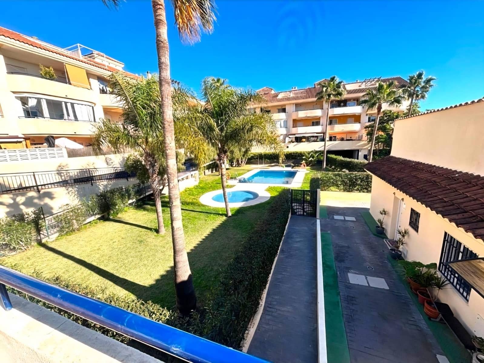 2 bedroom Flat for sale in Benalmadena with pool garage - € 290,000 (Ref: 9656828)