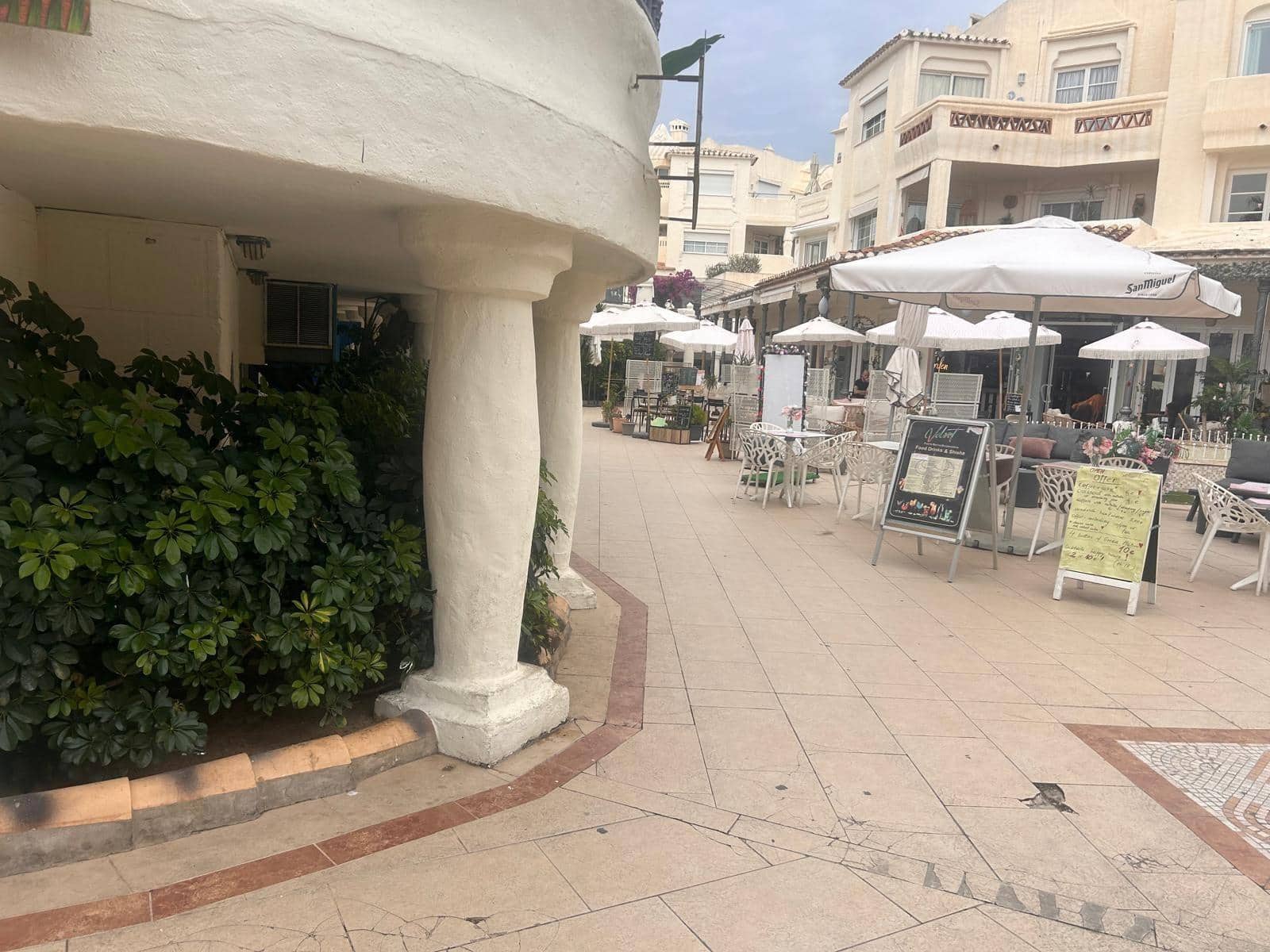 Kaupallinen myytävänä paikassa Benalmadena - 250 000 € (Ref: 9656884)