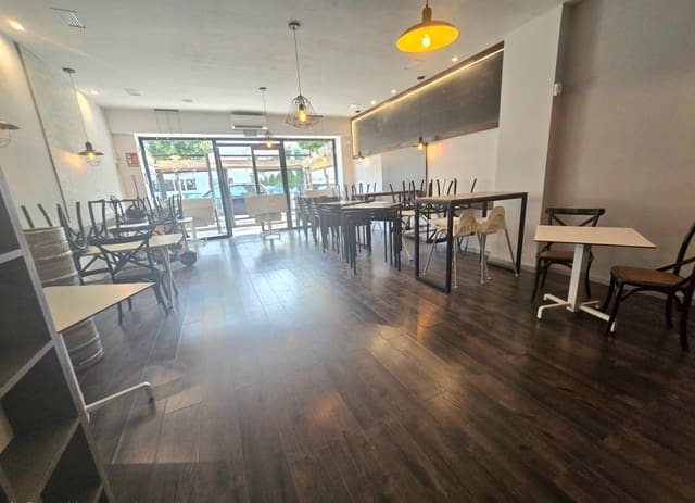 Kaupallinen myytävänä paikassa Torremolinos - 290 000 € (Ref: 9656885)