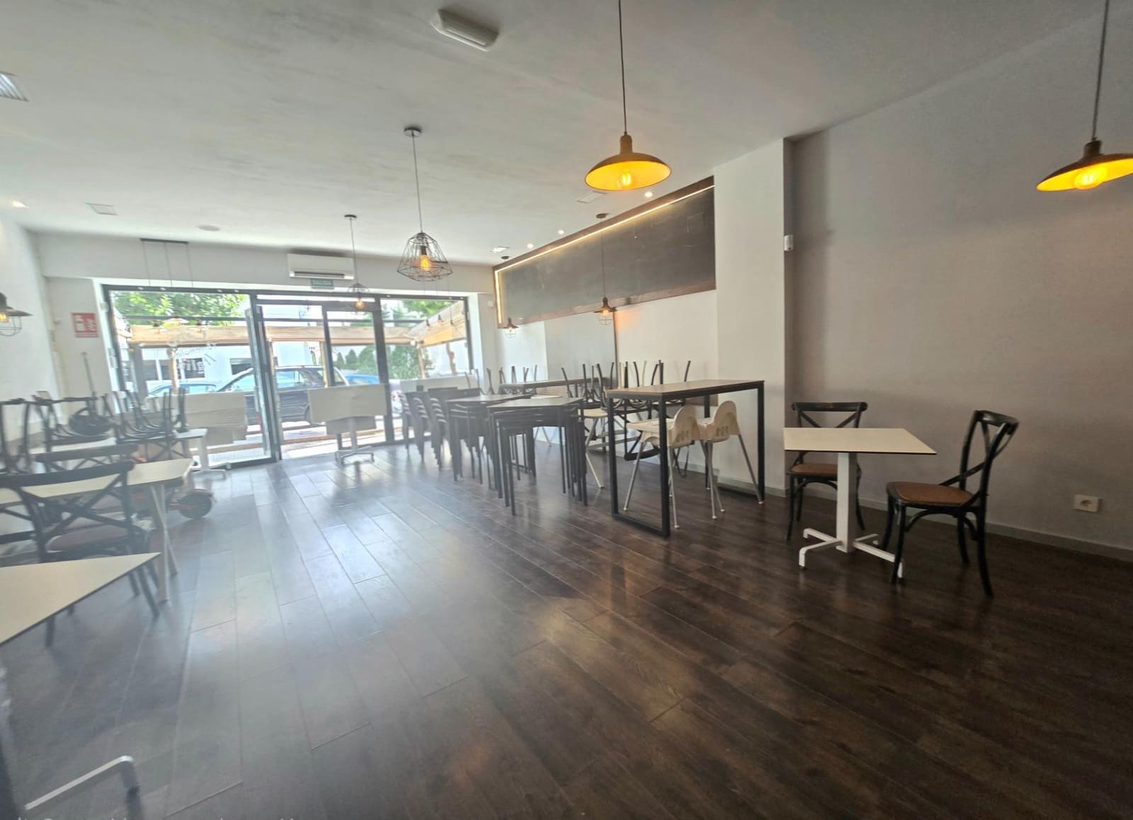 Kaupallinen myytävänä paikassa Torremolinos - 290 000 € (Ref: 9656885)