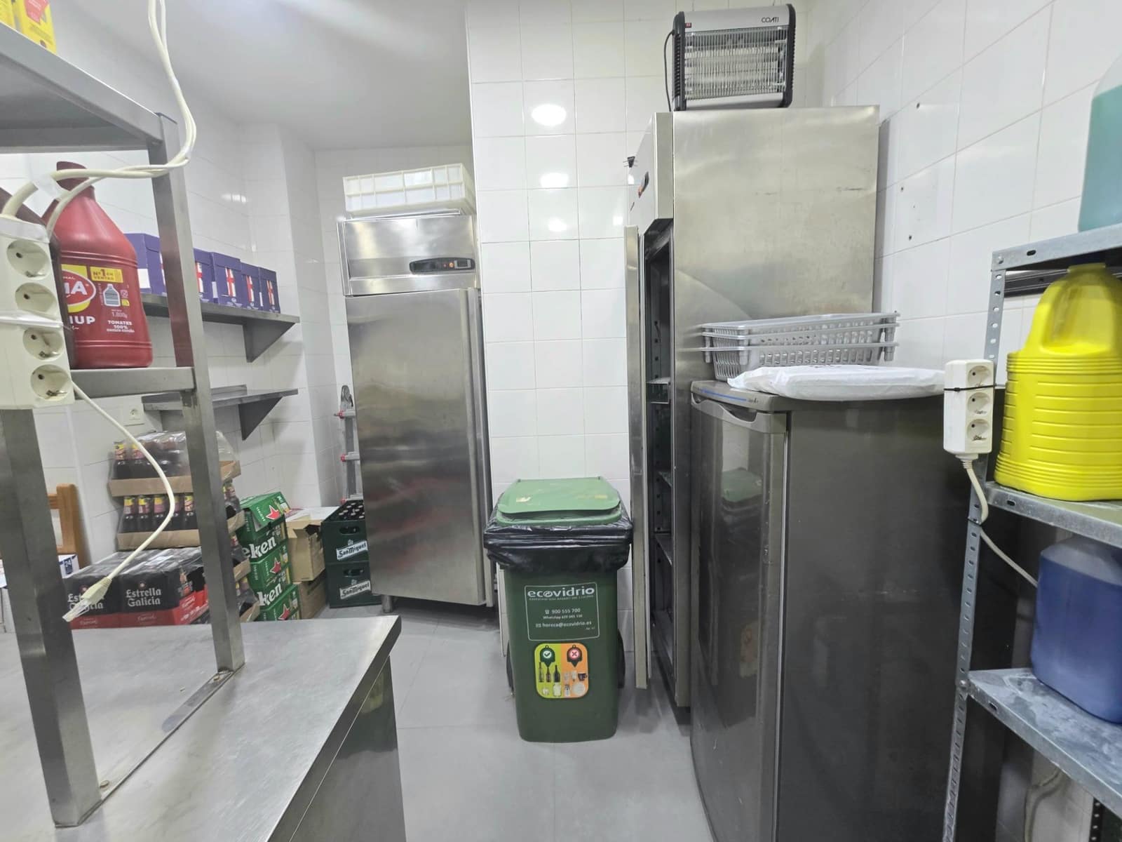 Kaupallinen myytävänä paikassa Torremolinos - 290 000 € (Ref: 9656885)