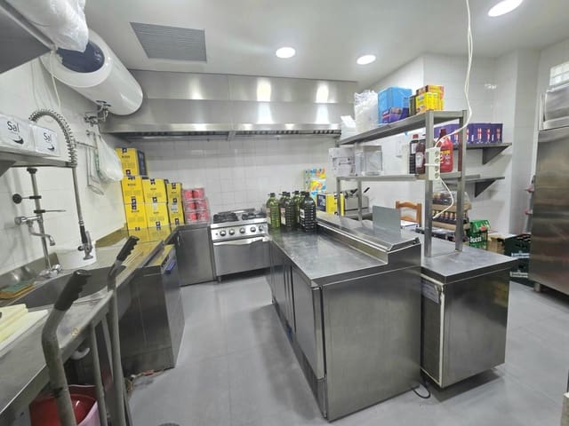 Kaupallinen myytävänä paikassa Torremolinos - 290 000 € (Ref: 9656885)