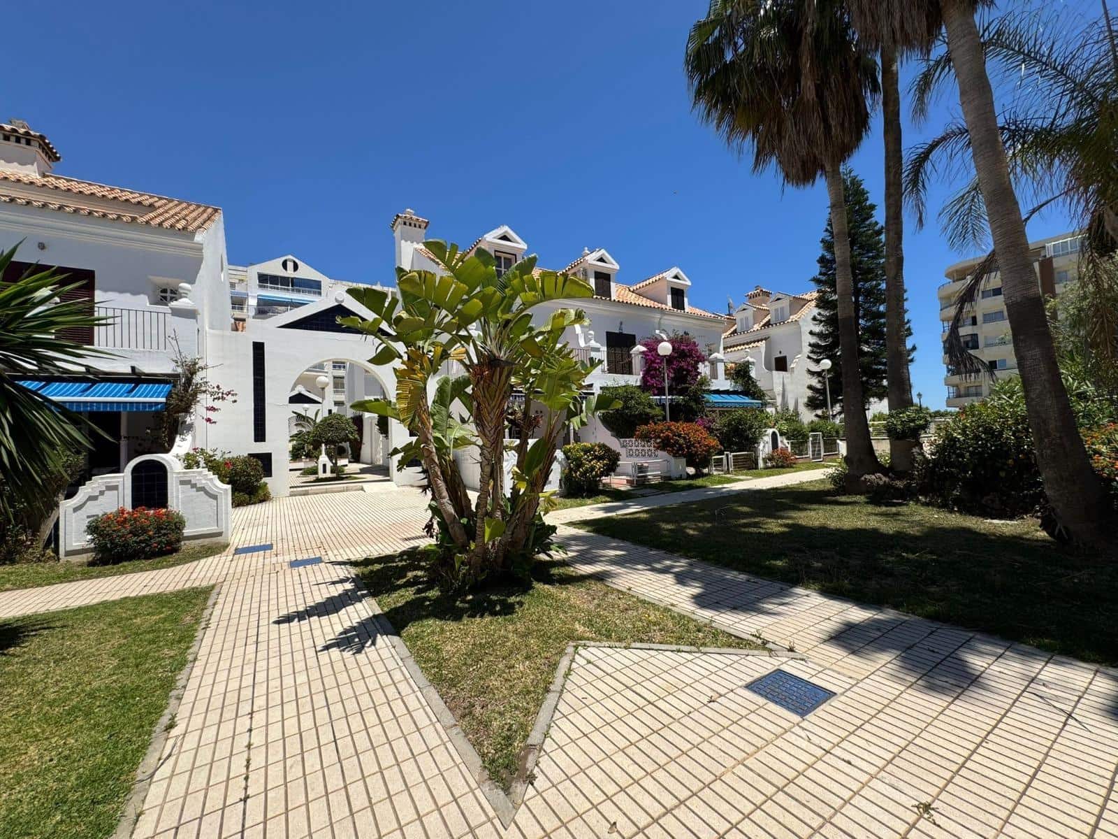 4 quarto Moradia em Banda para venda em Fuengirola com piscina - 690 000 € (Ref: 9656897)