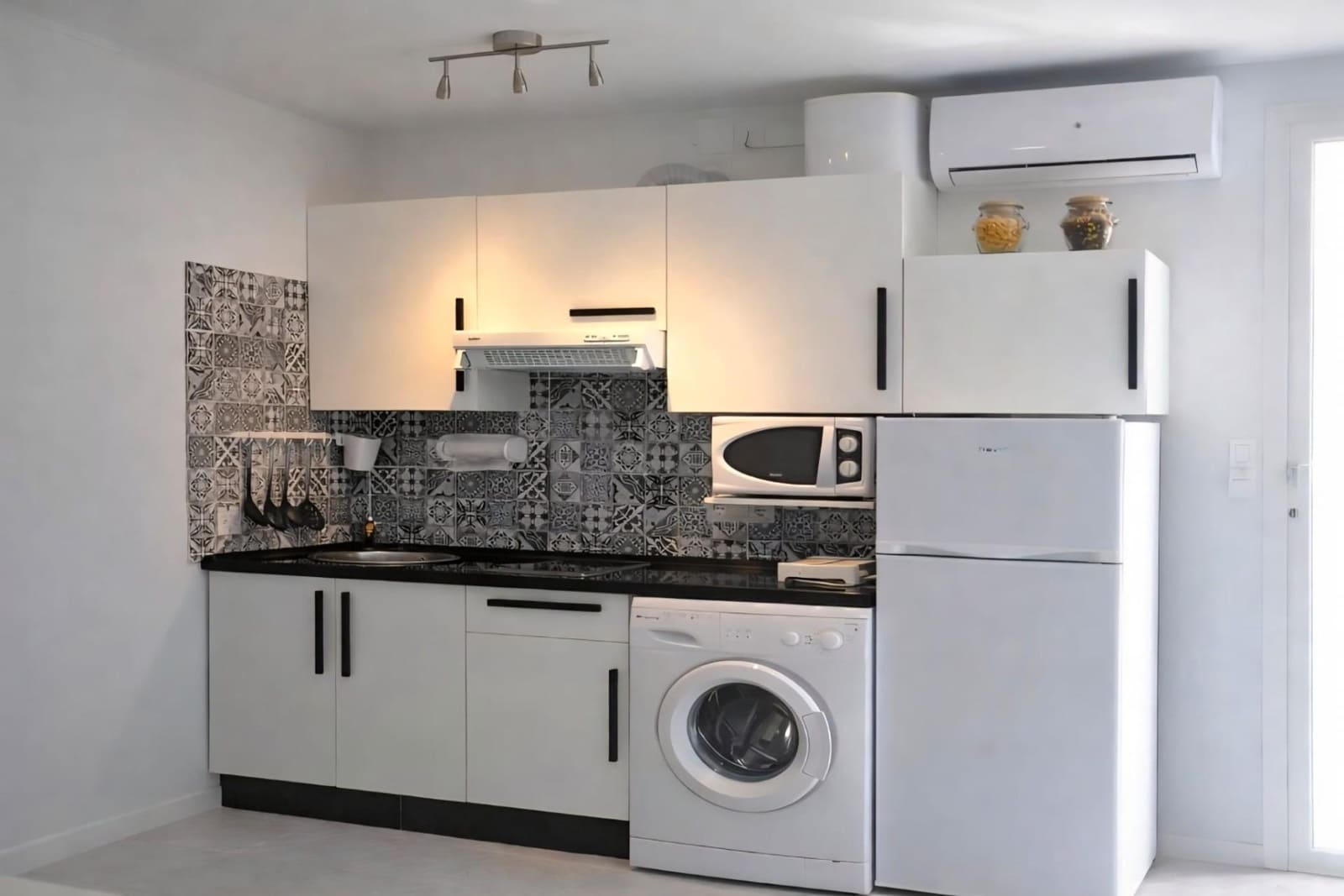 Studio for sale in Benalmadena Costa with pool - € 148,500 (Ref: 9656898)